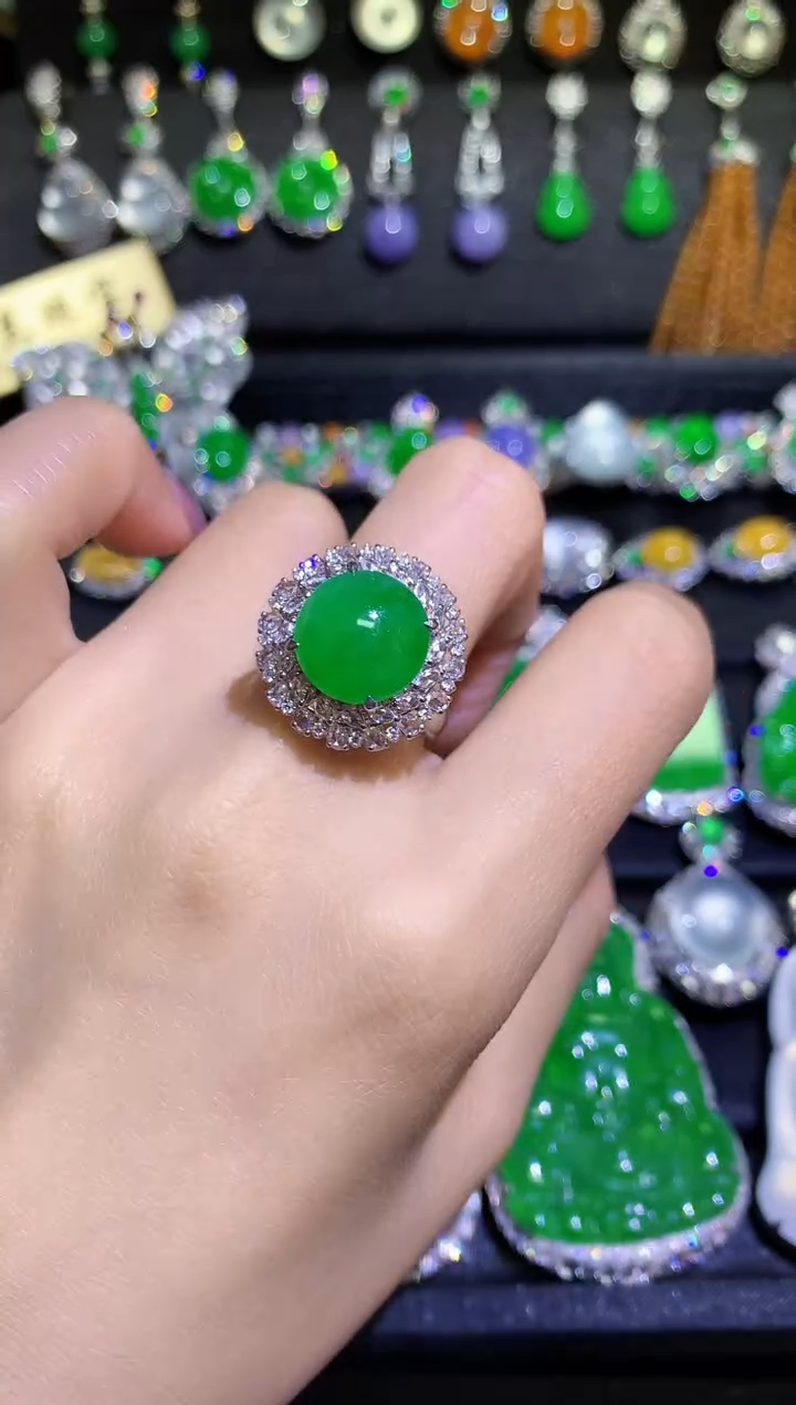 翡翠戒指18K金镶嵌高冰满绿正圆蛋面戒指