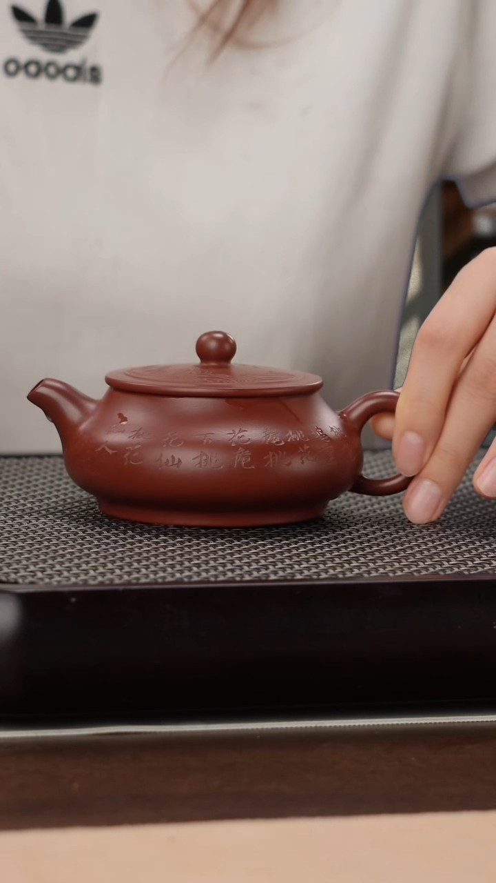 茶壶紫砂朱泥大红袍山水精工刻绘明炉170cc