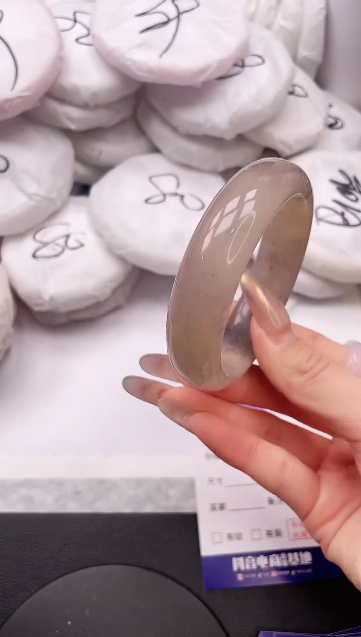 【闪购商品】石英质玉手镯未镶嵌10K258-56