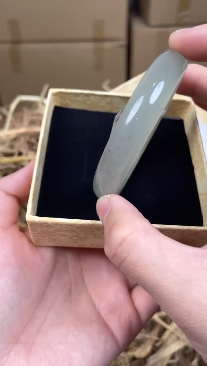未镶嵌手镯石英质玉D1022
