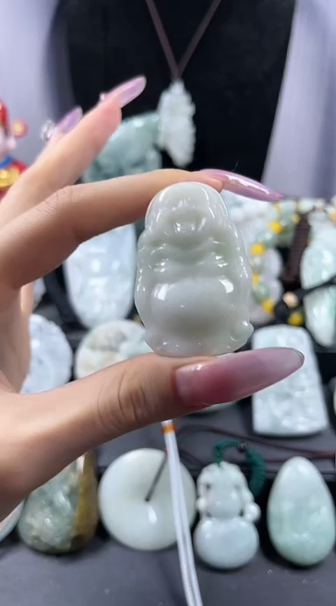 翡翠未镶嵌颈饰站佛