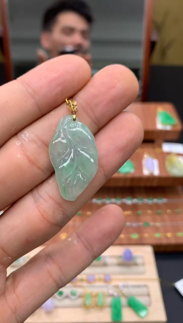 颈饰18K金镶嵌翡翠=叶子