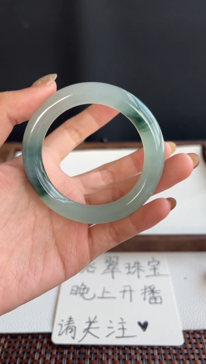 【闪购商品】翡翠手镯未镶嵌54号54.5*10.4*10.3