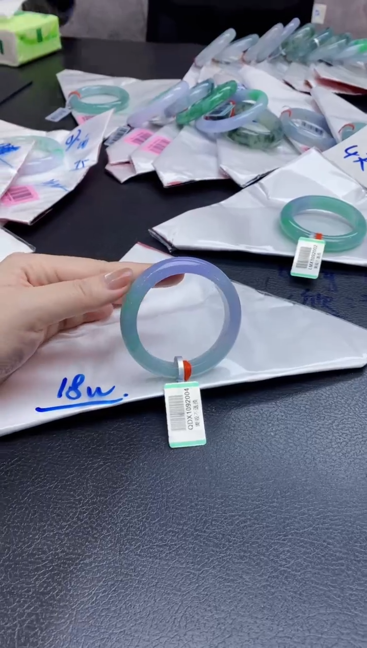 【闪购商品】翡翠手镯未镶嵌1111111111