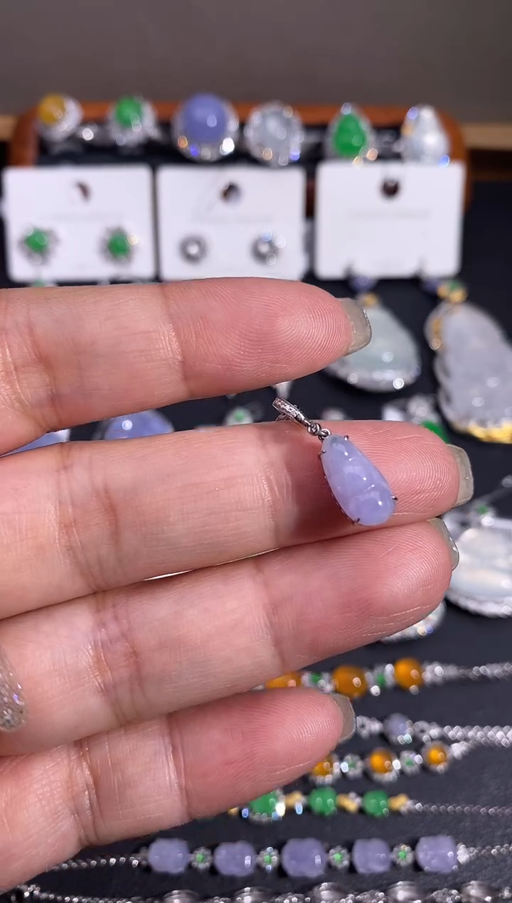 【闪购商品】翡翠颈饰18K金镶嵌吊坠