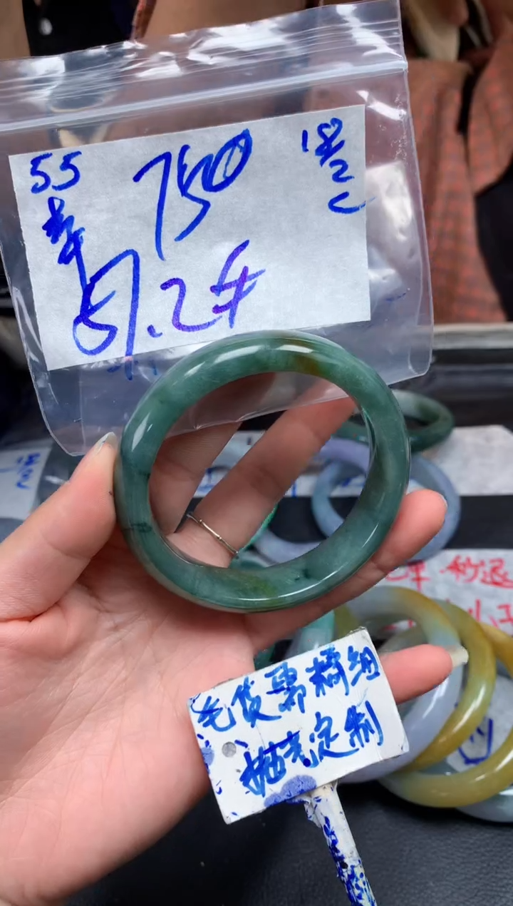 【闪购商品】定制翡翠未镶嵌55毛货需精细抛光手镯多样性拍一发一