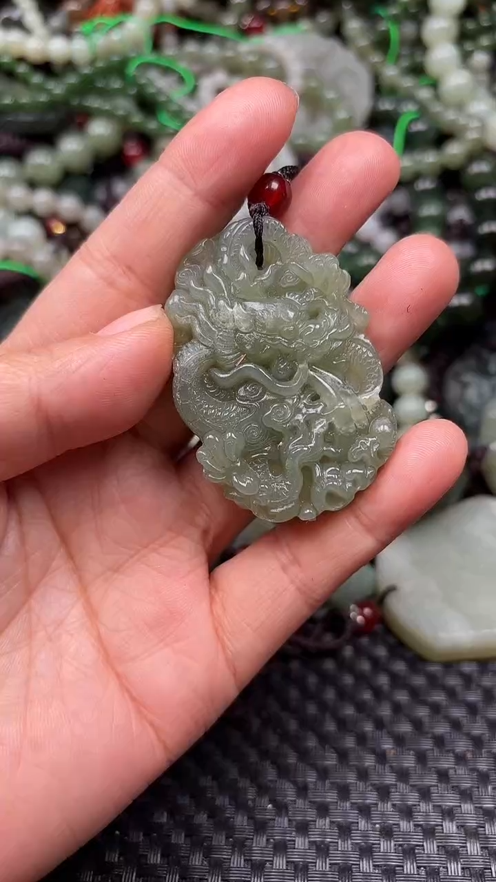 和田玉未镶嵌颈饰1