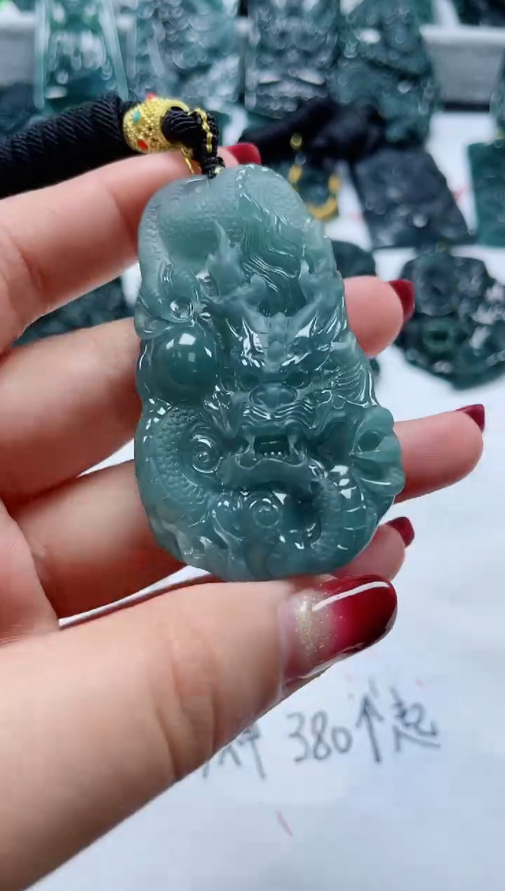 【闪购商品】翡翠颈饰未镶嵌          