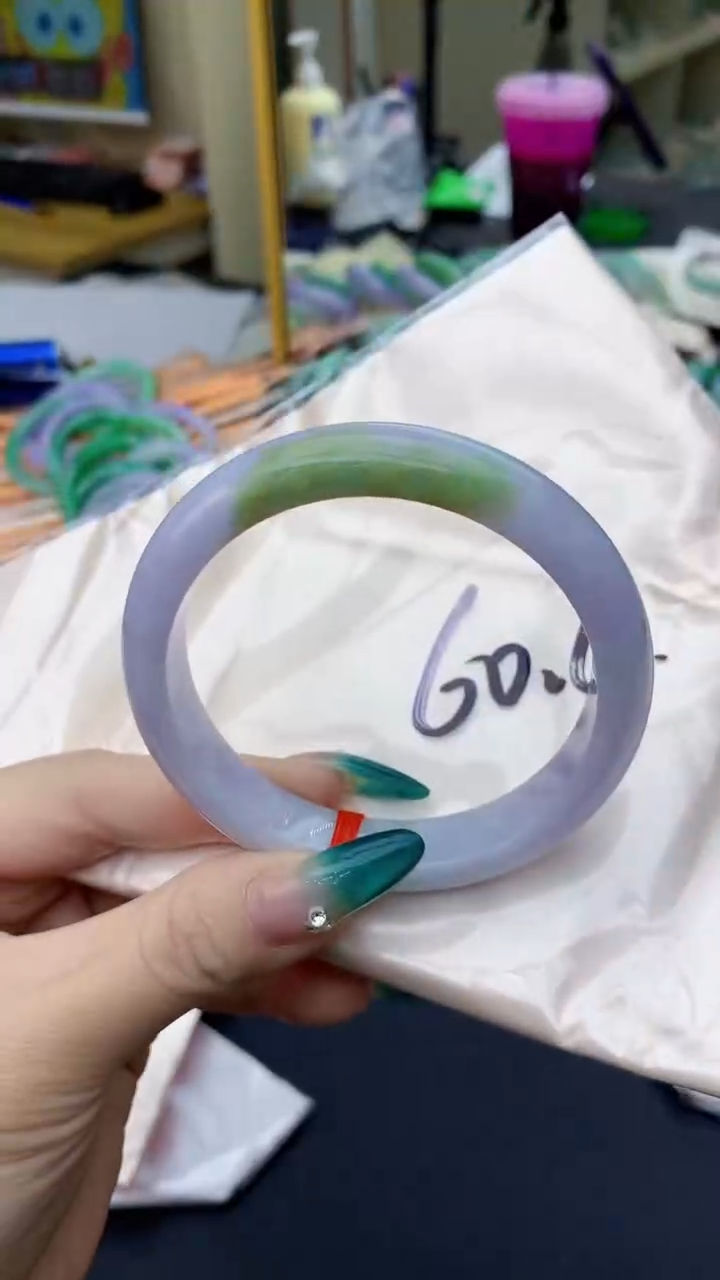 【闪购商品】翡翠手镯未镶嵌0917677632