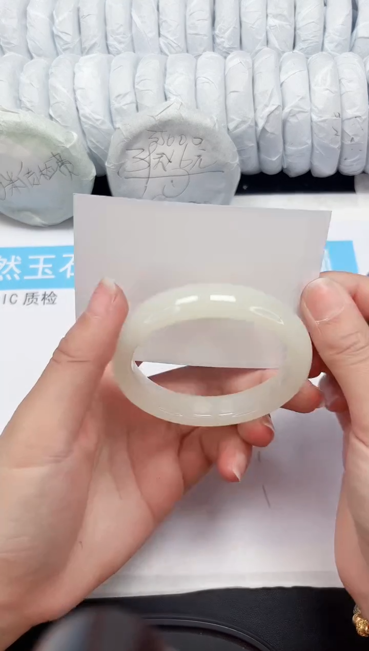 【闪购商品】石英质玉手镯未镶嵌183-56.6