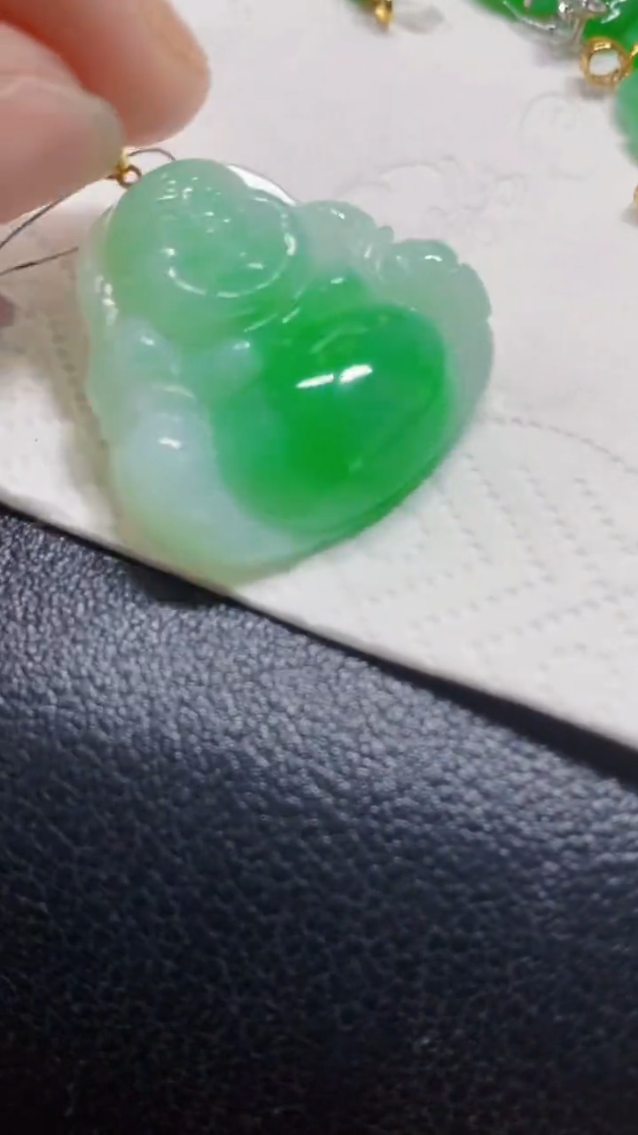 颈饰18K金镶嵌翡翠佛