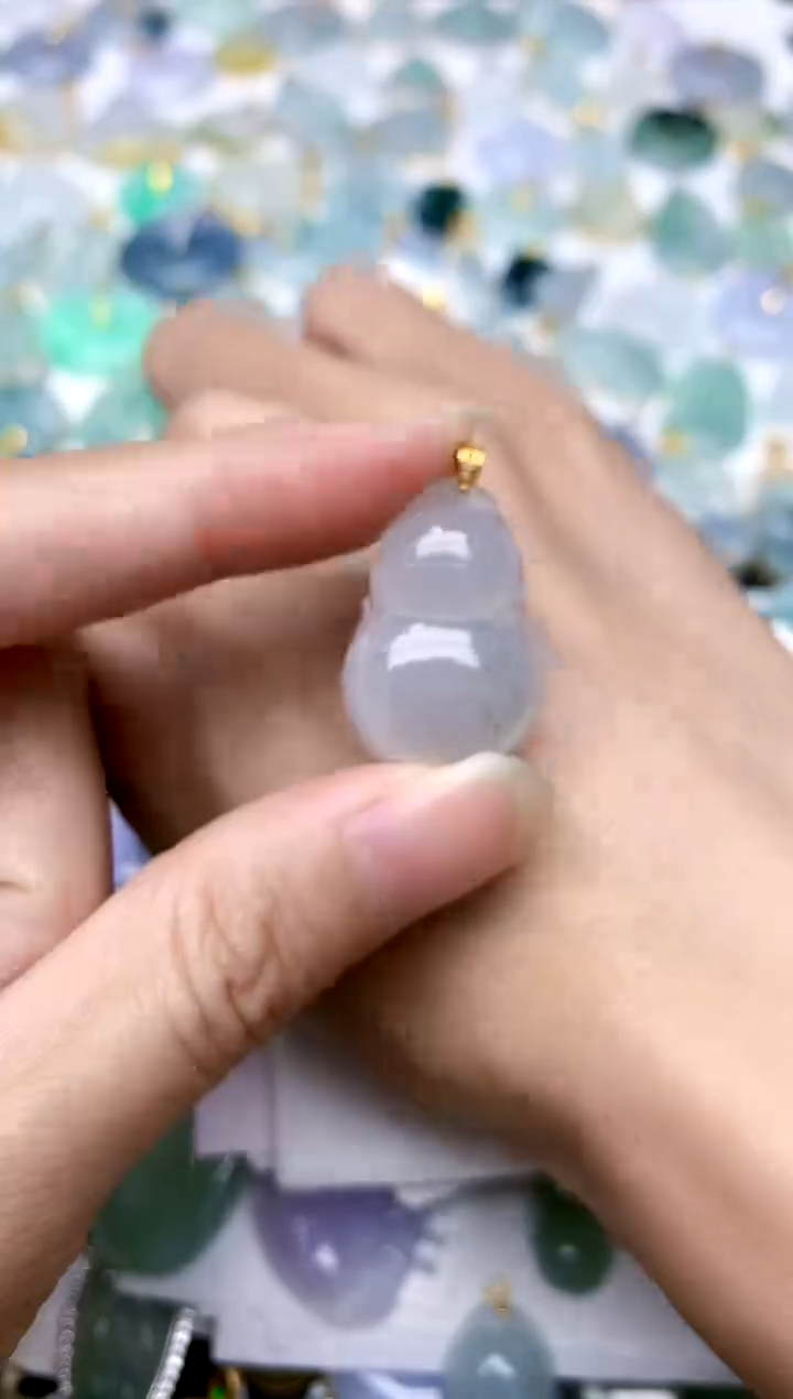 颈饰18K金镶嵌翡翠天然A货翡翠