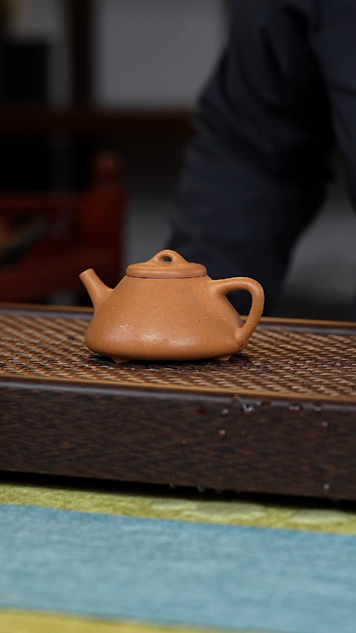 【闪购商品】紫砂茶壶子冶150毫升黄金段