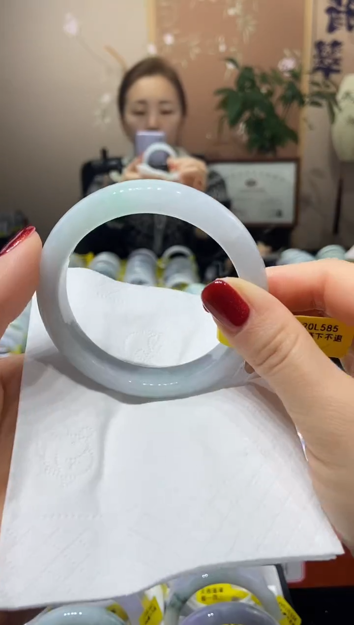 【闪购商品】翡翠手镯未镶嵌58.5圈口