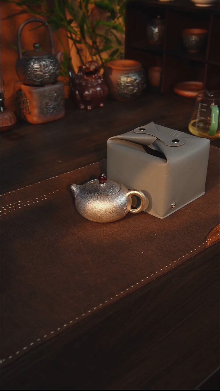 瓷瓷胎鎏银西施壶