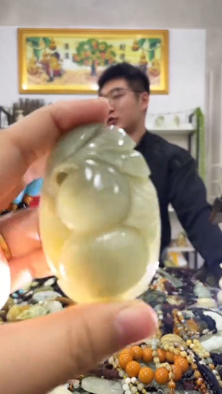 未镶嵌蛇纹石玉吊坠  