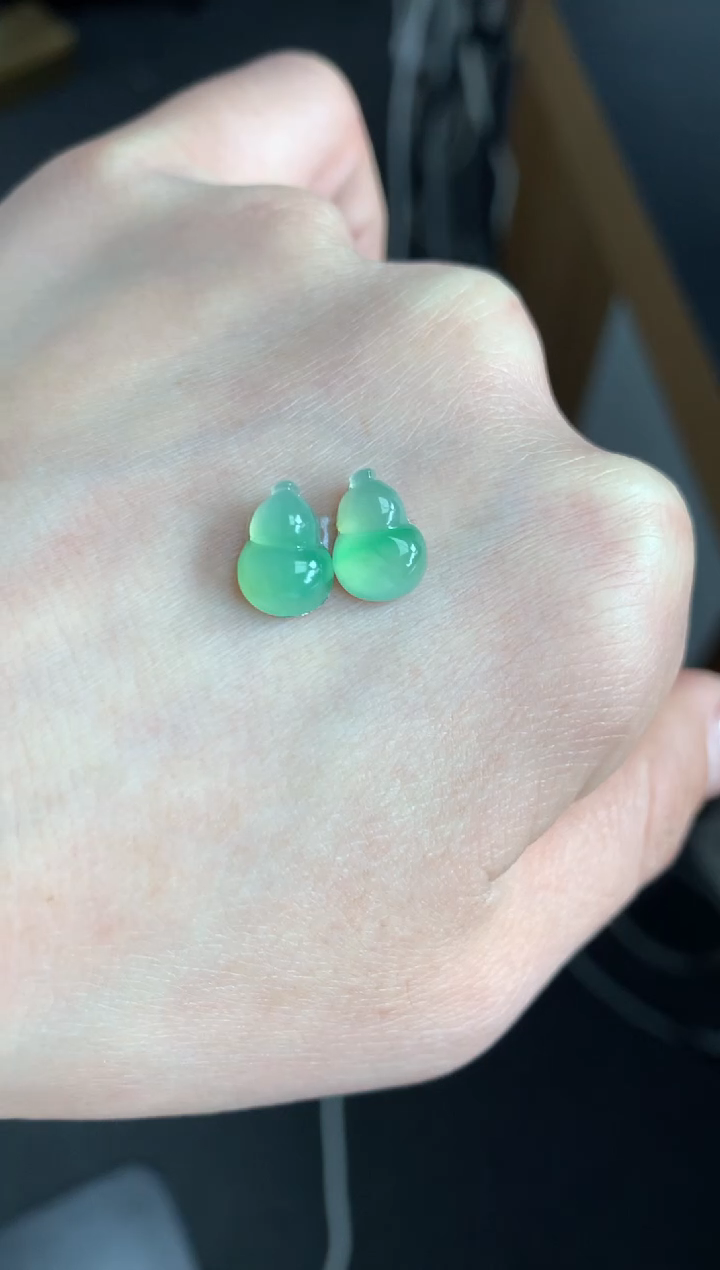 【闪购商品】定制翡翠未镶嵌一对葫芦