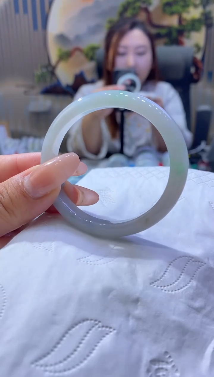 翡翠手镯未镶嵌多人00737