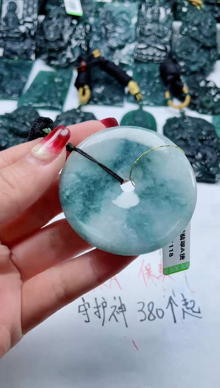 【闪购商品】翡翠颈饰未镶嵌            