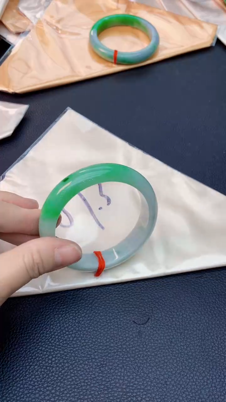 翡翠未镶嵌手镯0263785837