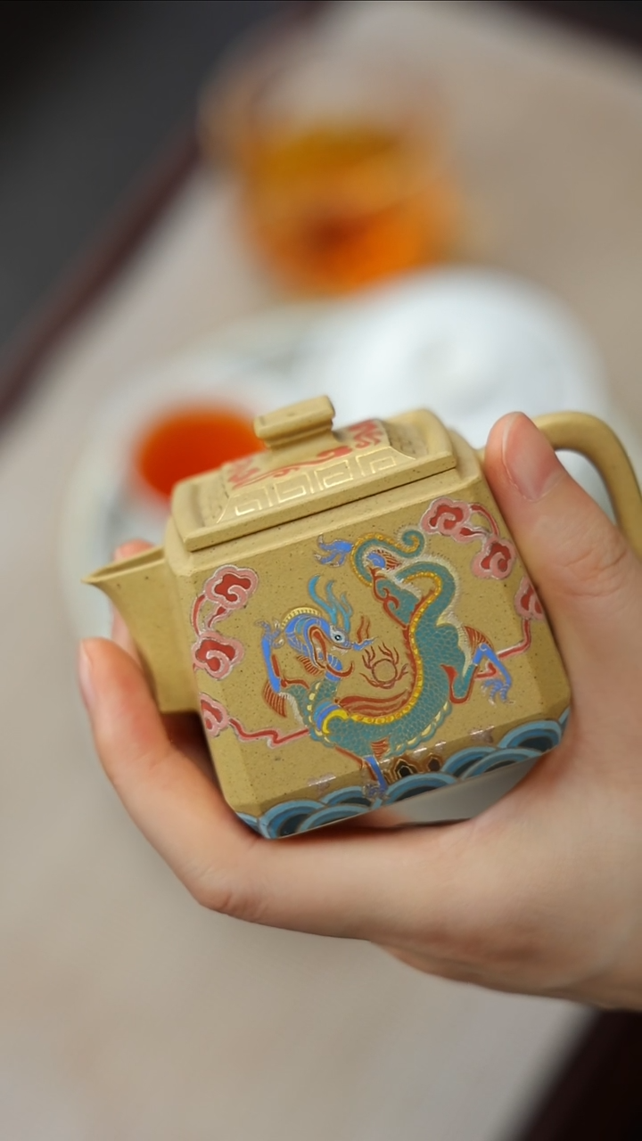 茶壶紫砂酉堂段泥司雨110cc  唐代龙纹