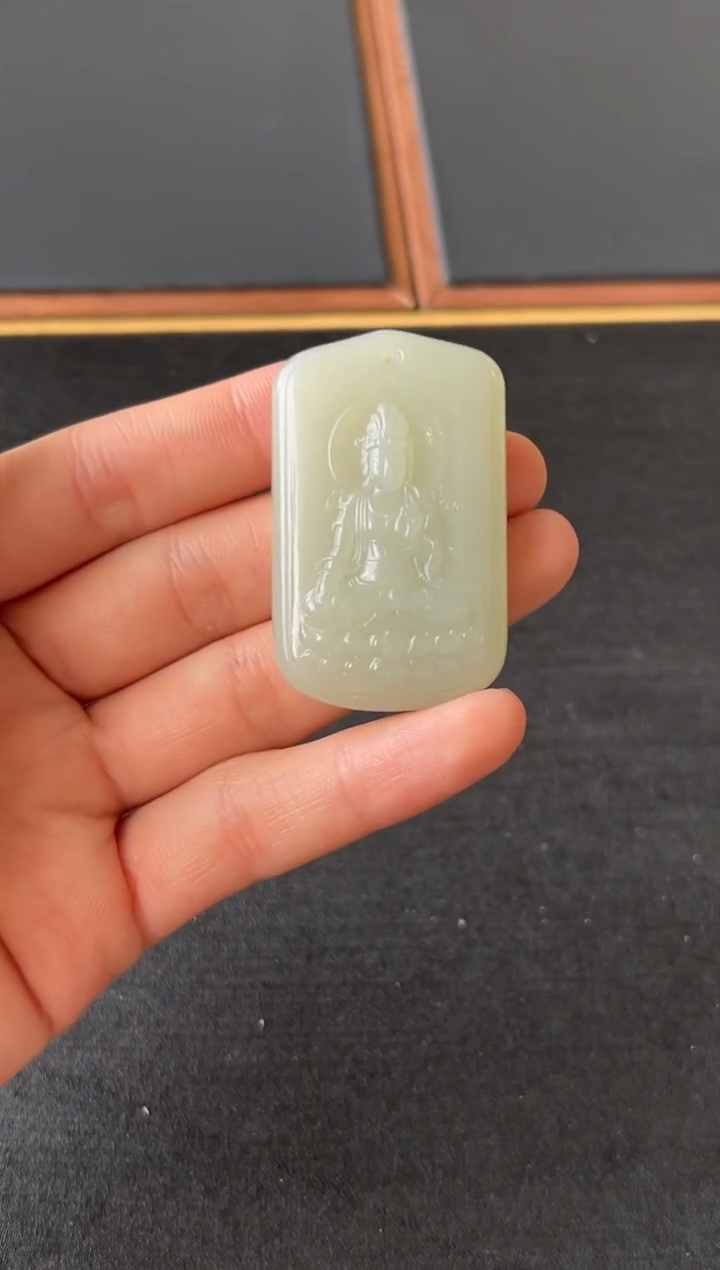 【闪购商品】和田玉吊坠(赠链)未镶嵌且末微色差近矿