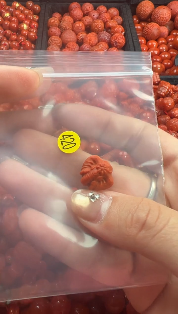 南红玛瑙未镶嵌颈饰1