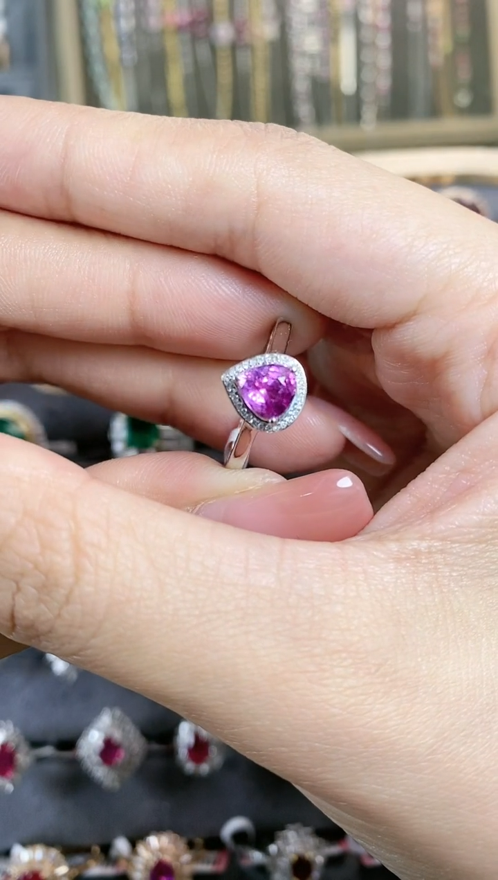 蓝宝石戒指18K金镶嵌·