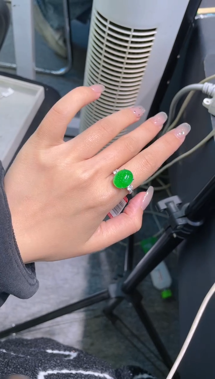 【闪购商品】翡翠吊坠(不含链)18K金镶嵌A31