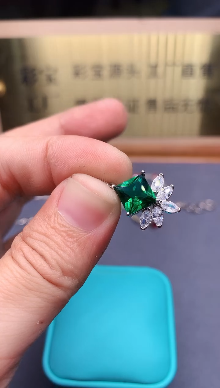 【闪购商品】透辉石吊坠银S925镶嵌........