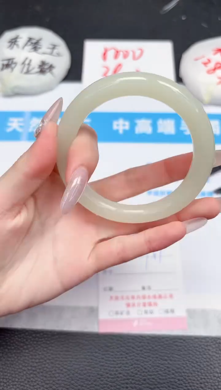 【闪购商品】石英质玉手镯未镶嵌47-58.3