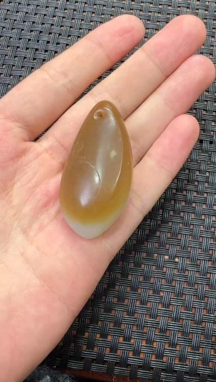 吊坠(赠链)未镶嵌和田玉新疆且末金山糖白吊坠