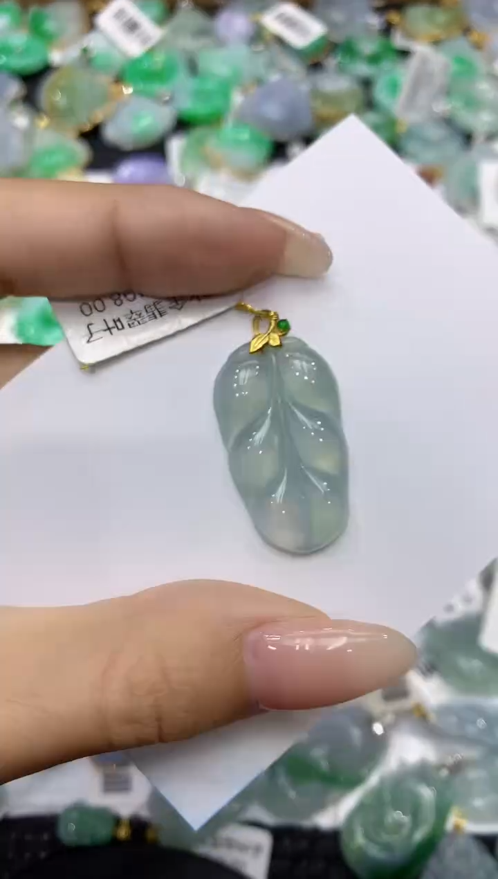 翡翠18K金镶嵌颈饰111111111111
