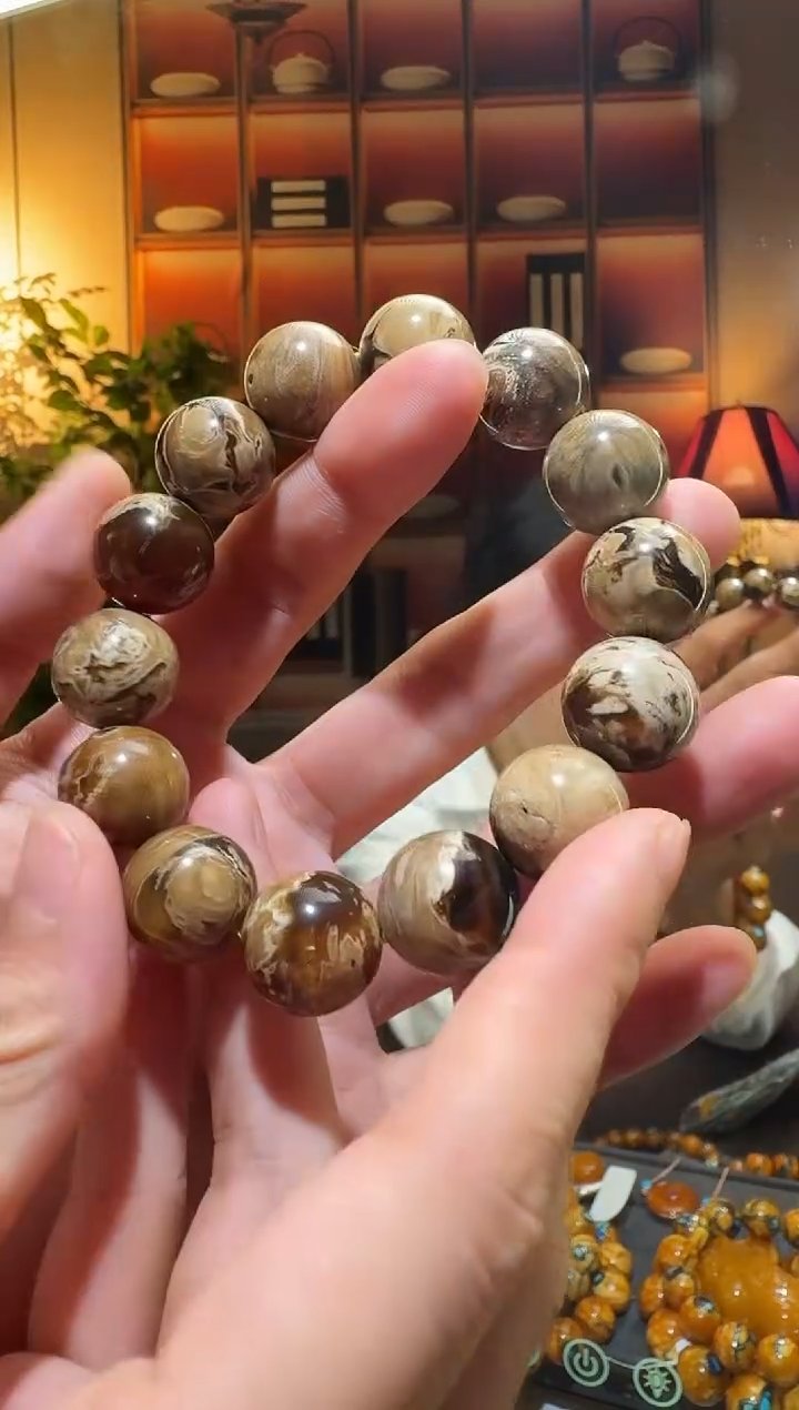 琥珀颈饰未镶嵌赵**?91天然蜜蜡珠宝奇石