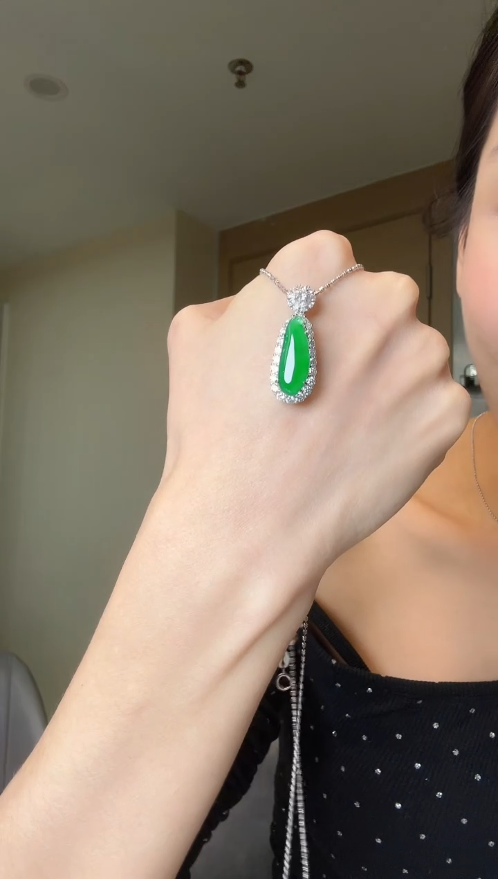 【闪购商品】翡翠吊坠(不含链)银S925镶嵌天然翡翠吊坠