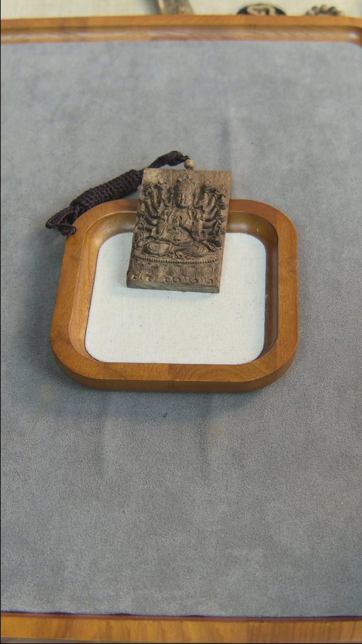 【闪购商品】沉香吊坠千手观音无事牌