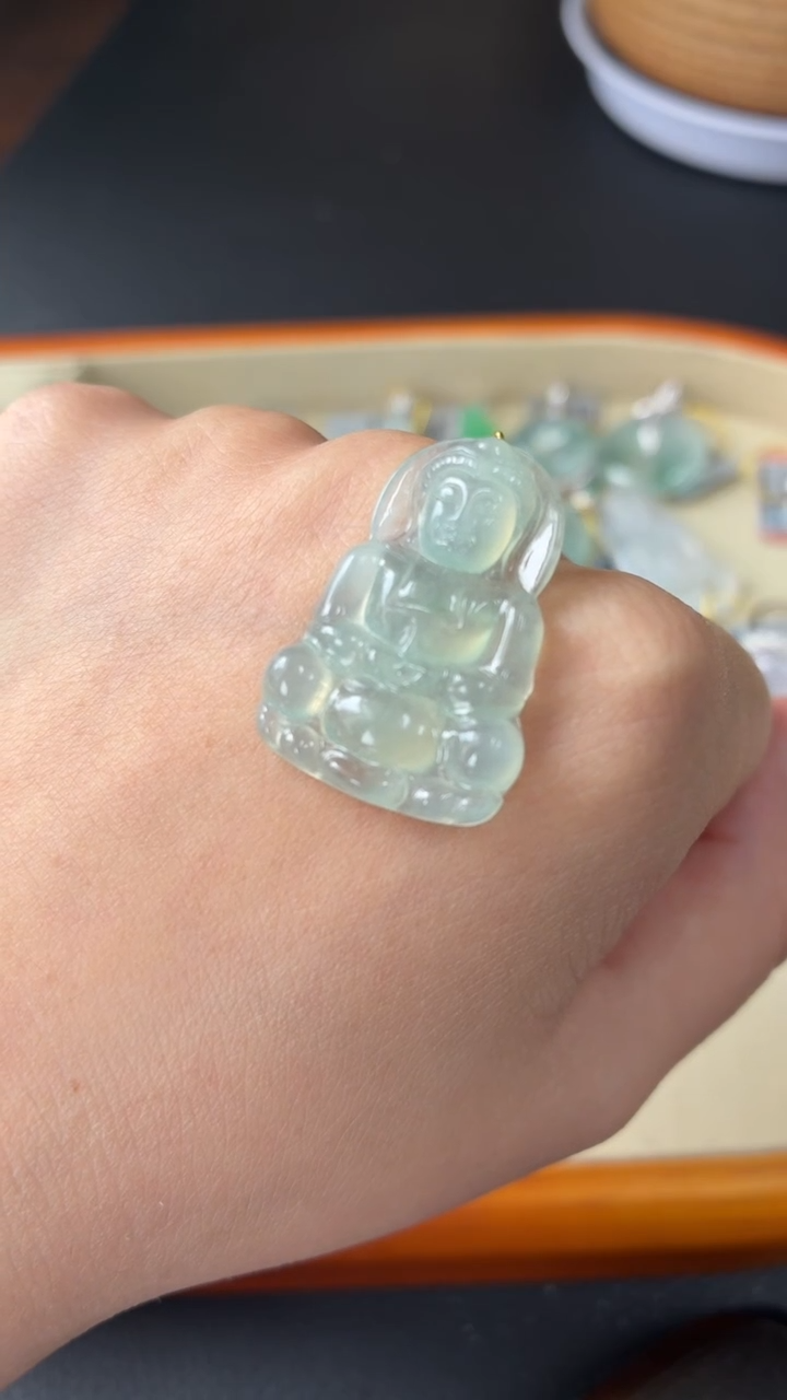 翡翠未镶嵌颈饰Q943     