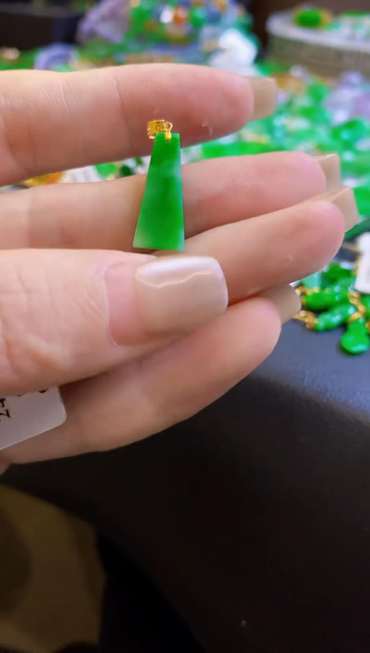 【闪购商品】定制翡翠18K金镶嵌吊坠