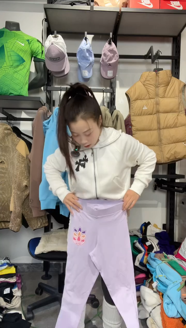 1362闪购编码  阿迪运动卫衣裤以直播间过款为准 尺码. M