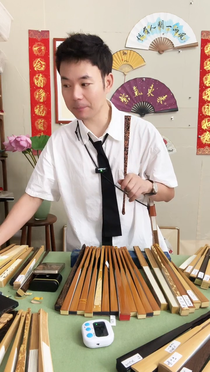 扇子清*子大漆扇子一把可提20字 记得备注