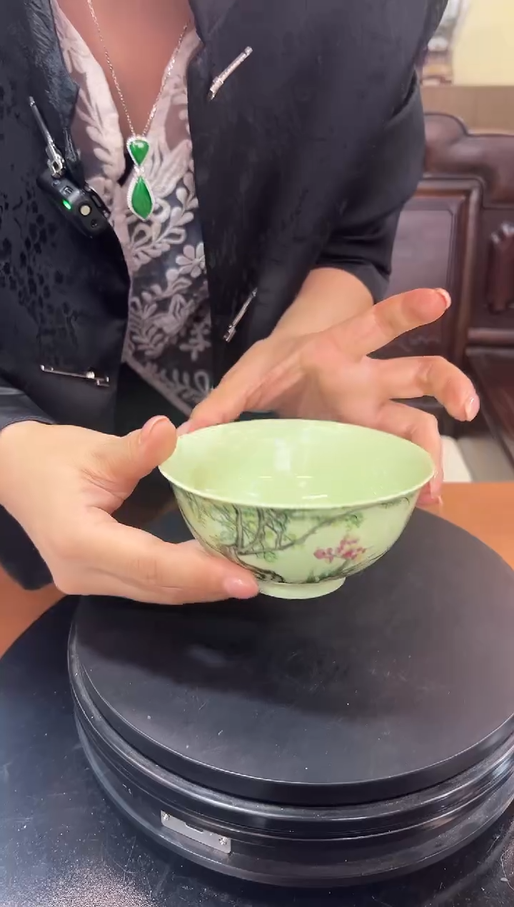 摆件瓷绿稀土杏林春燕碗