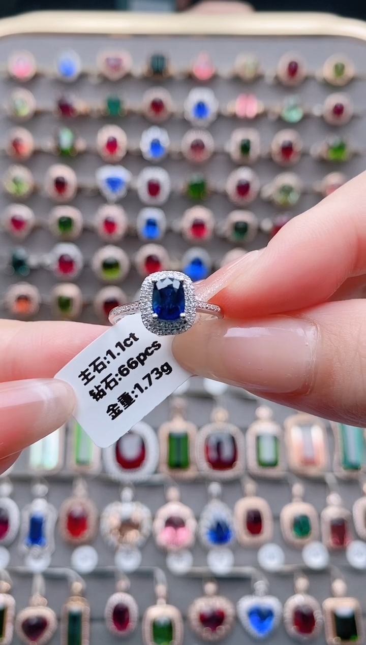 戒指蓝宝石18K金镶嵌1.1克拉