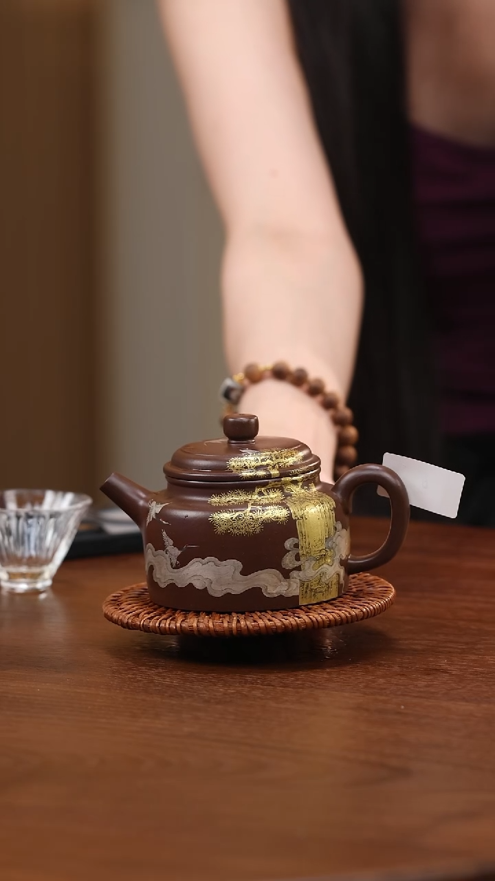 茶壶紫砂金银错 马坚毅 德中 绘松鹤 255cc
