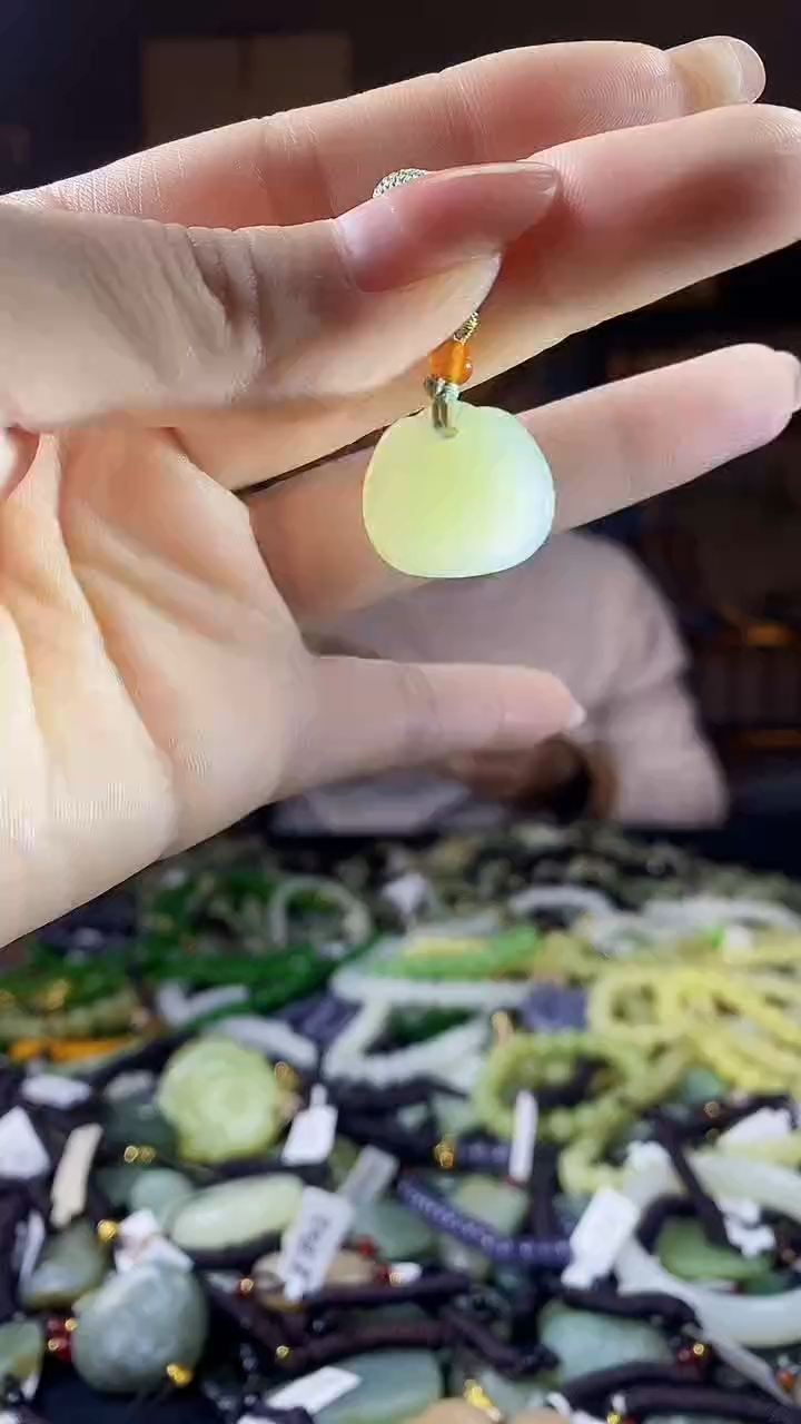 颈饰未镶嵌和田玉多样性发货，拍一发一