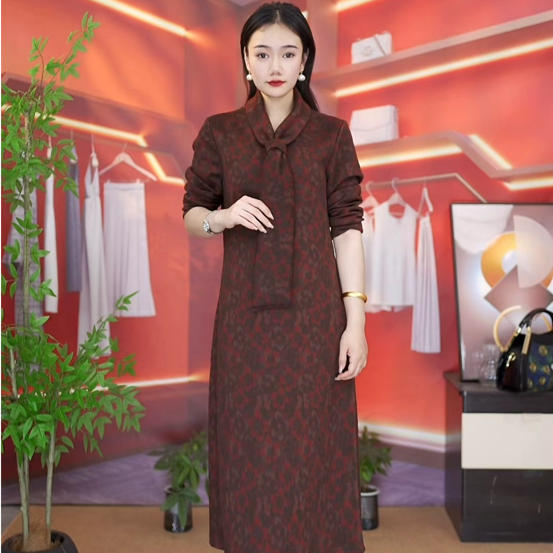 秋冬加厚连衣裙重工织绣提花围巾领显瘦气质长裙中长款内搭长袖裙