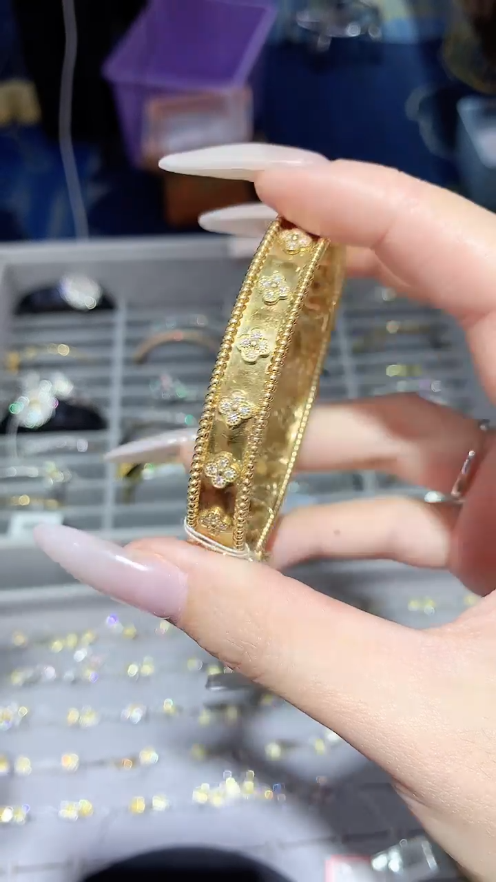 【闪购商品】钻石手镯18K金镶嵌手镯