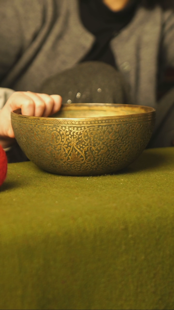 【闪购商品】手工錾刻缠枝莲复古色颂钵21cm