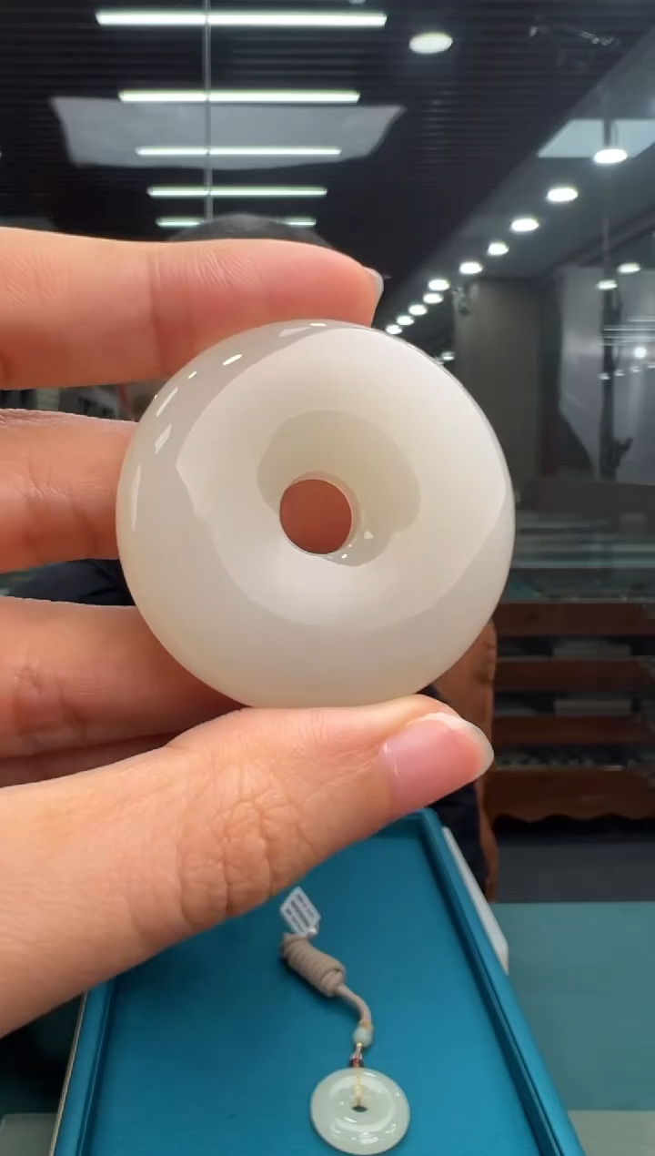 【闪购商品】和田玉吊坠未镶嵌平安扣配绳