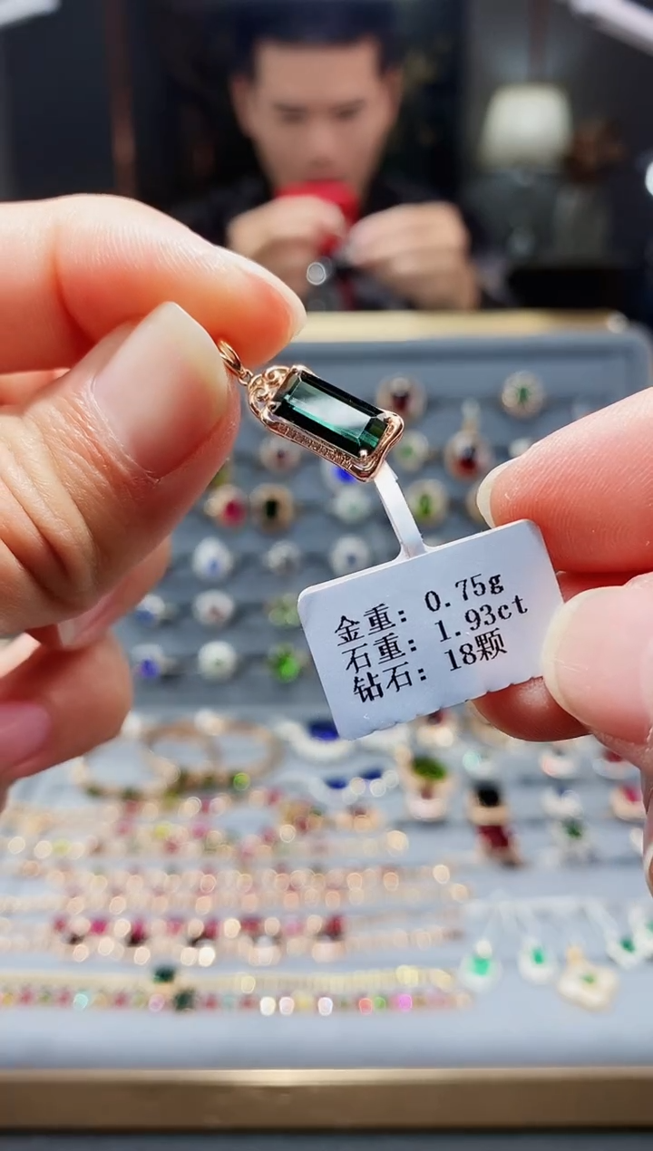 【闪购商品】碧玺颈饰18K金镶嵌1.93.