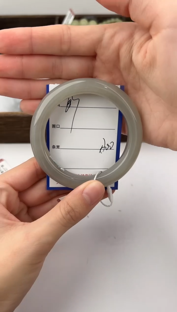 未镶嵌手镯和田玉53颜色微差无瑕疵